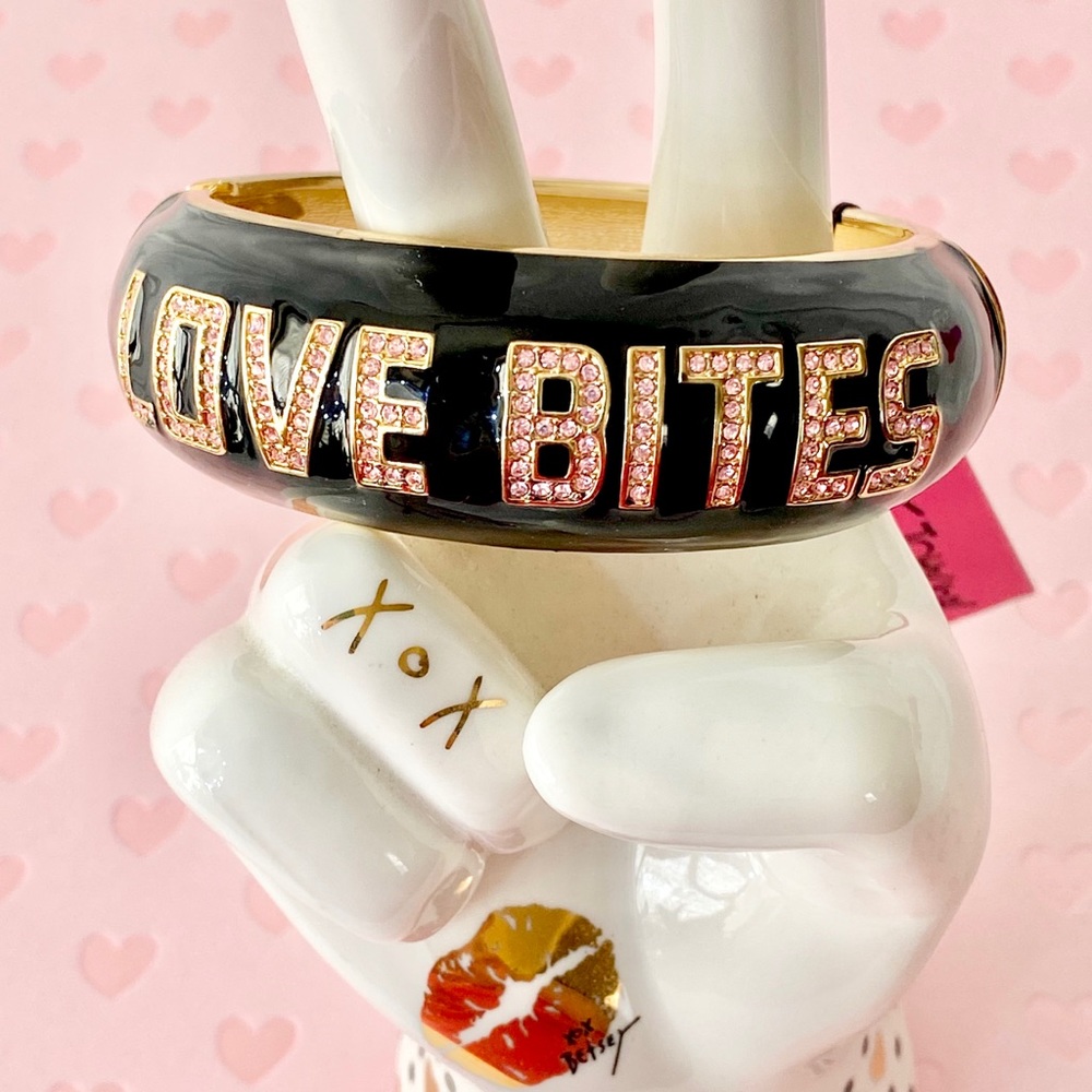 Betsey Johnson ‘Vampire Slayer’ LOVE BITES  Bracelet W/Tag HTF!